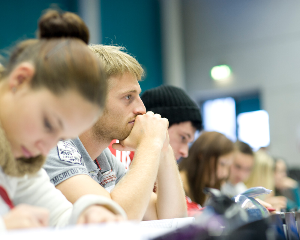 Studierende in einer Vorlesung